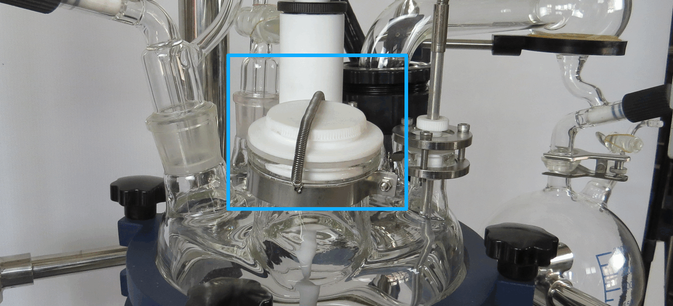 第二个是固体加料口