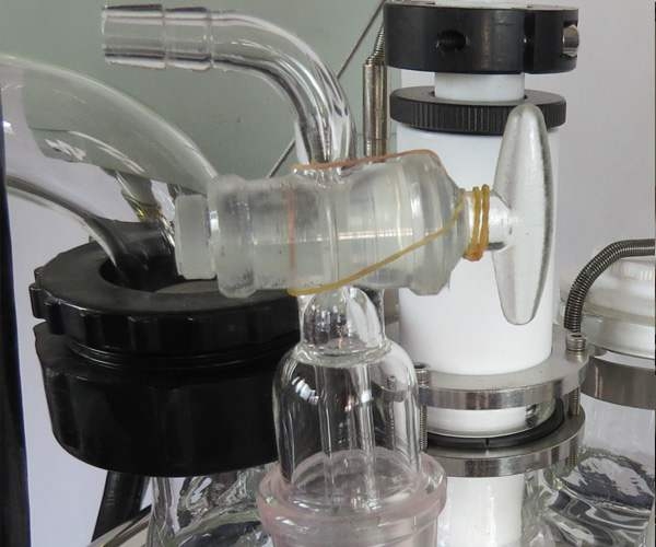 化学实验安全：如何有效使用玻璃反应器