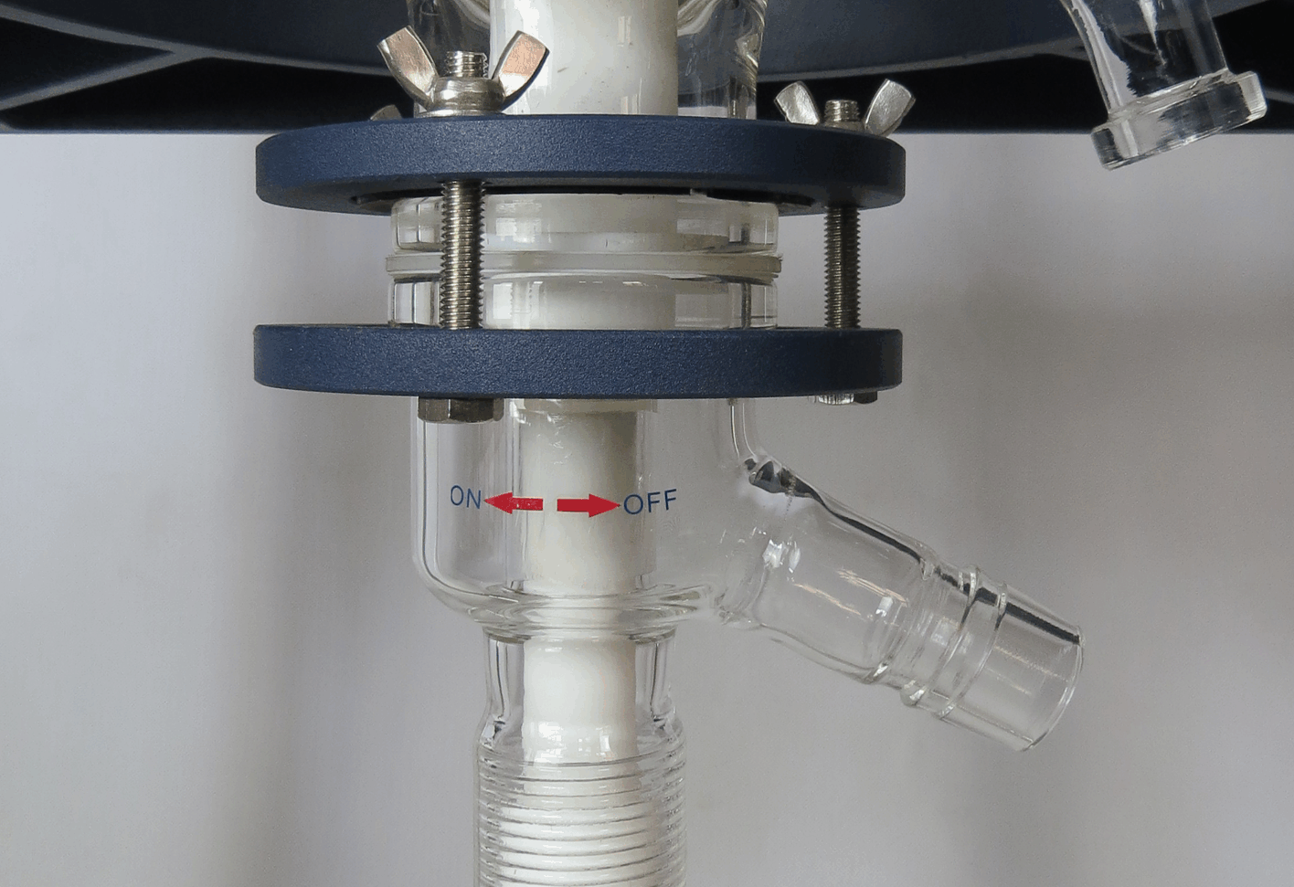 双层玻璃反应器还配有放料阀